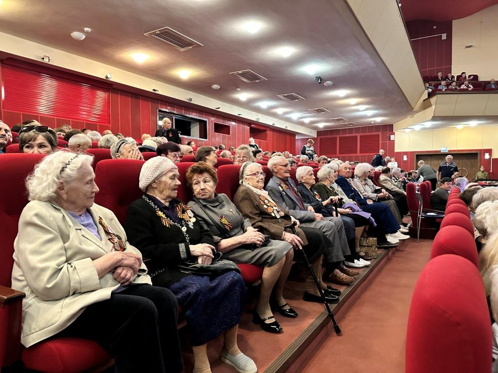ПОЗДРАВИЛИ ВЕТЕРАНОВ
