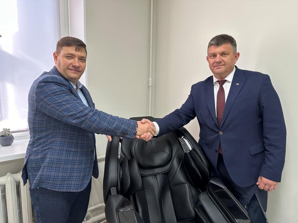 МАСТЕРСКИМ "КАЛЕЙДОСКОП" ПЕРЕДАЛИ МАССАЖНЫЕ КРЕСЛА