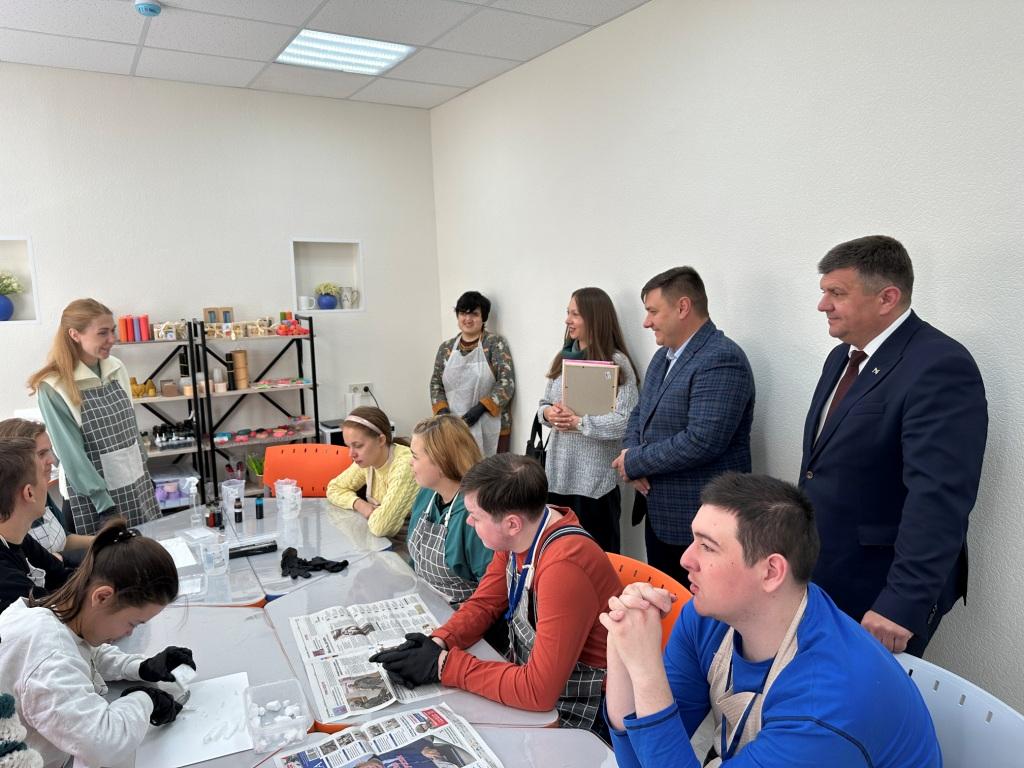 МАСТЕРСКИМ "КАЛЕЙДОСКОП" ПЕРЕДАЛИ МАССАЖНЫЕ КРЕСЛА